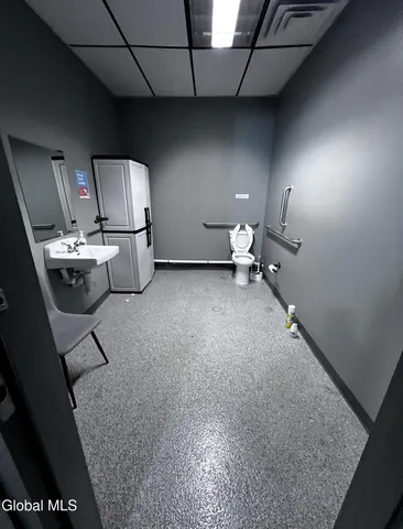 $15 | 1865 Central Avenue, Albany, NY 12205