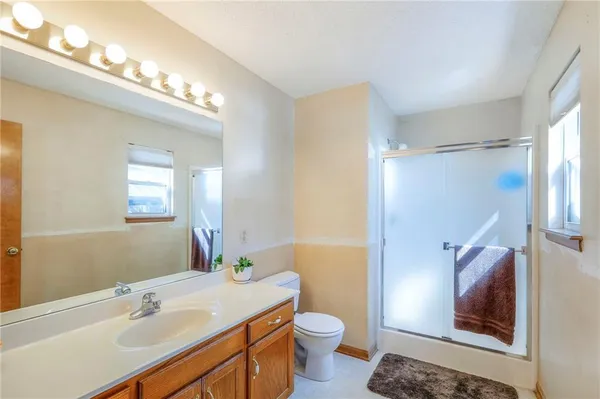 $325,000 | 1229 Northeast Applewood Street, Lee's Summit, MO 64086