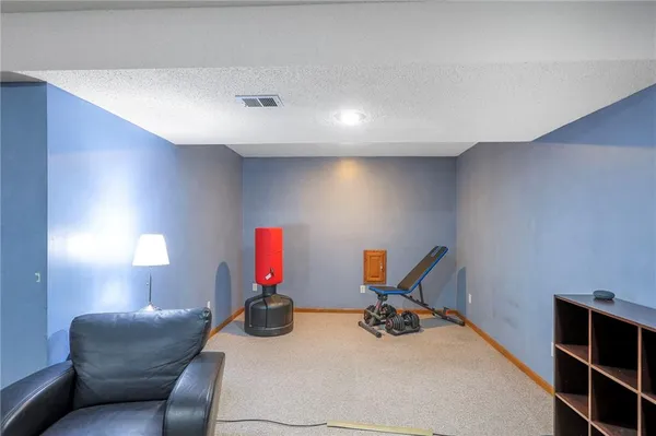 $325,000 | 1229 Northeast Applewood Street, Lee's Summit, MO 64086
