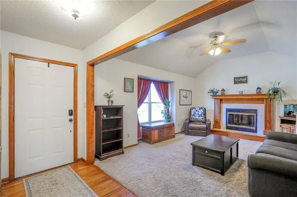 $325,000 | 1229 Northeast Applewood Street, Lee's Summit, MO 64086