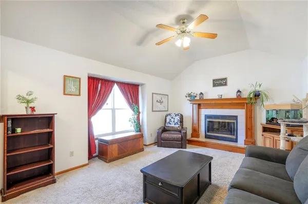 $325,000 | 1229 Northeast Applewood Street, Lee's Summit, MO 64086