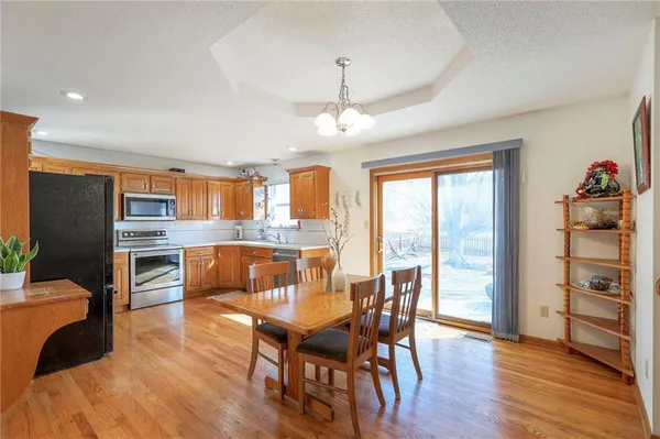 $325,000 | 1229 Northeast Applewood Street, Lee's Summit, MO 64086