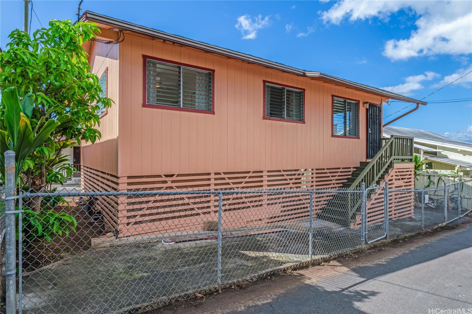 125 Milo Lane Honolulu, HI 96813 - Photo 14 of 16 a front view of a house with garage