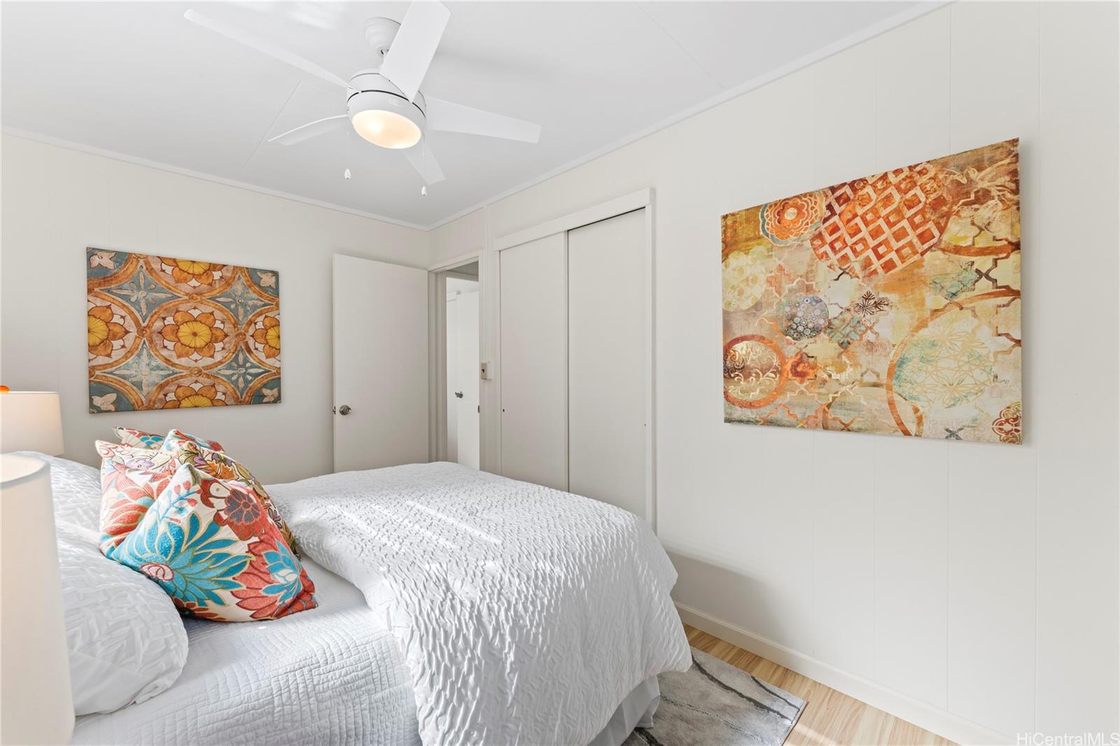 125 Milo Lane Honolulu, HI 96813 - Photo 10 of 16 a bedroom with a bed and a painting on the wall