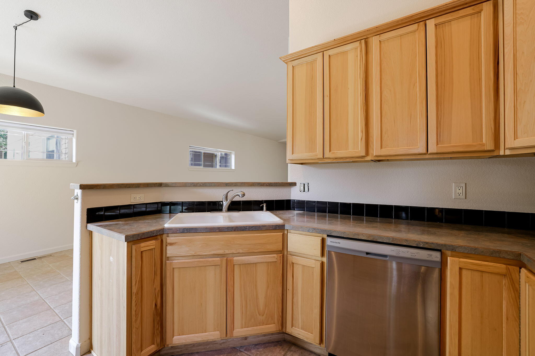 1214 Southwest Wheeler Place Bend, OR 97702 - Photo 11 of 35 8-web-or-mls-1214 SW Wheeler Place-7