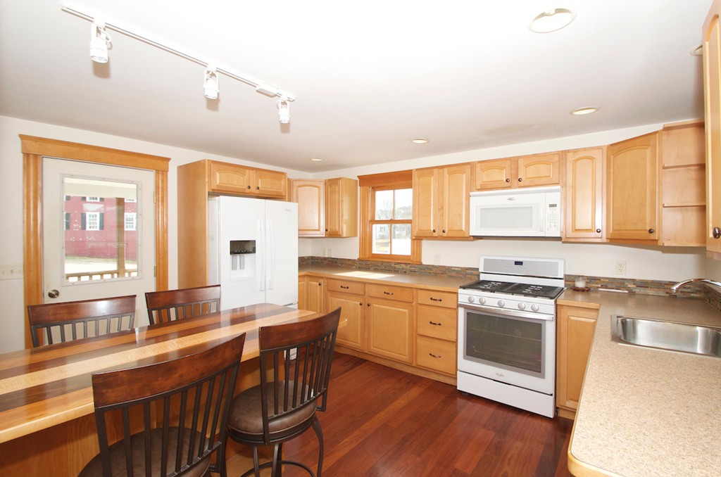 133 Spring Street Hull, MA 02045 - Photo 3 of 22 Gallery Image 3
