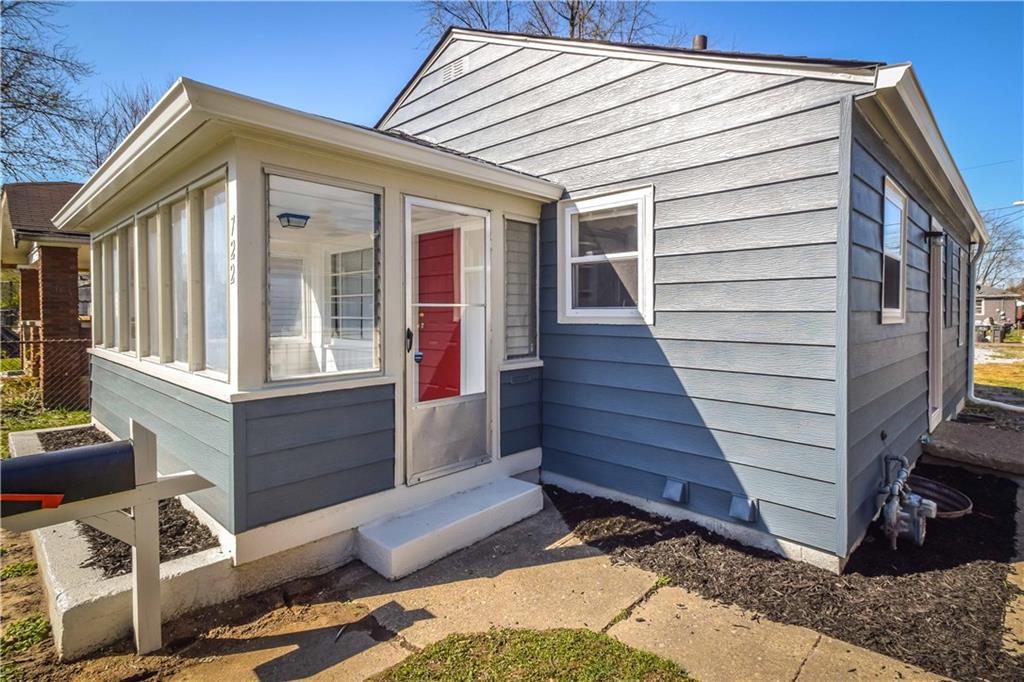 722 North Rochester Avenue Indianapolis, IN 46222 - Photo 4 of 33 Gallery Image 4