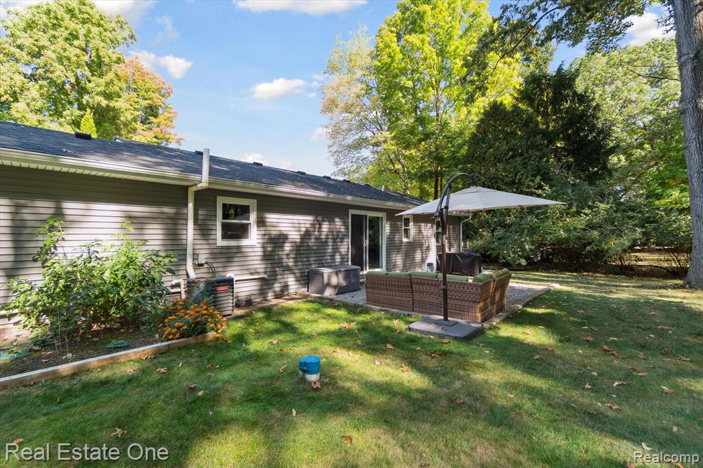 12160 White Lake Road Fenton, MI 48430 - Photo 36 of 46