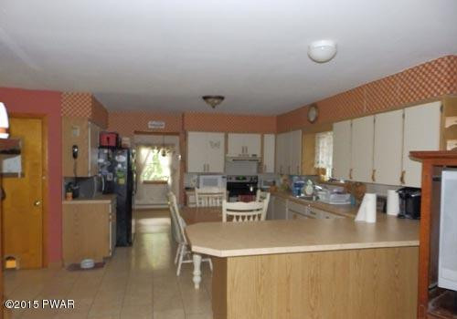135 Weasel Road Dingmans Ferry, PA 18328 - Photo 6 of 17 Kitchen