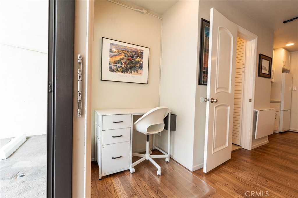 327 3rd Street, Unit V Laguna Beach, CA 92651 - Photo 16 of 19