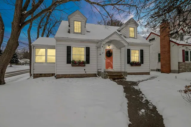 $300,000 | 1926 Flandrau Street, Maplewood, MN 55109