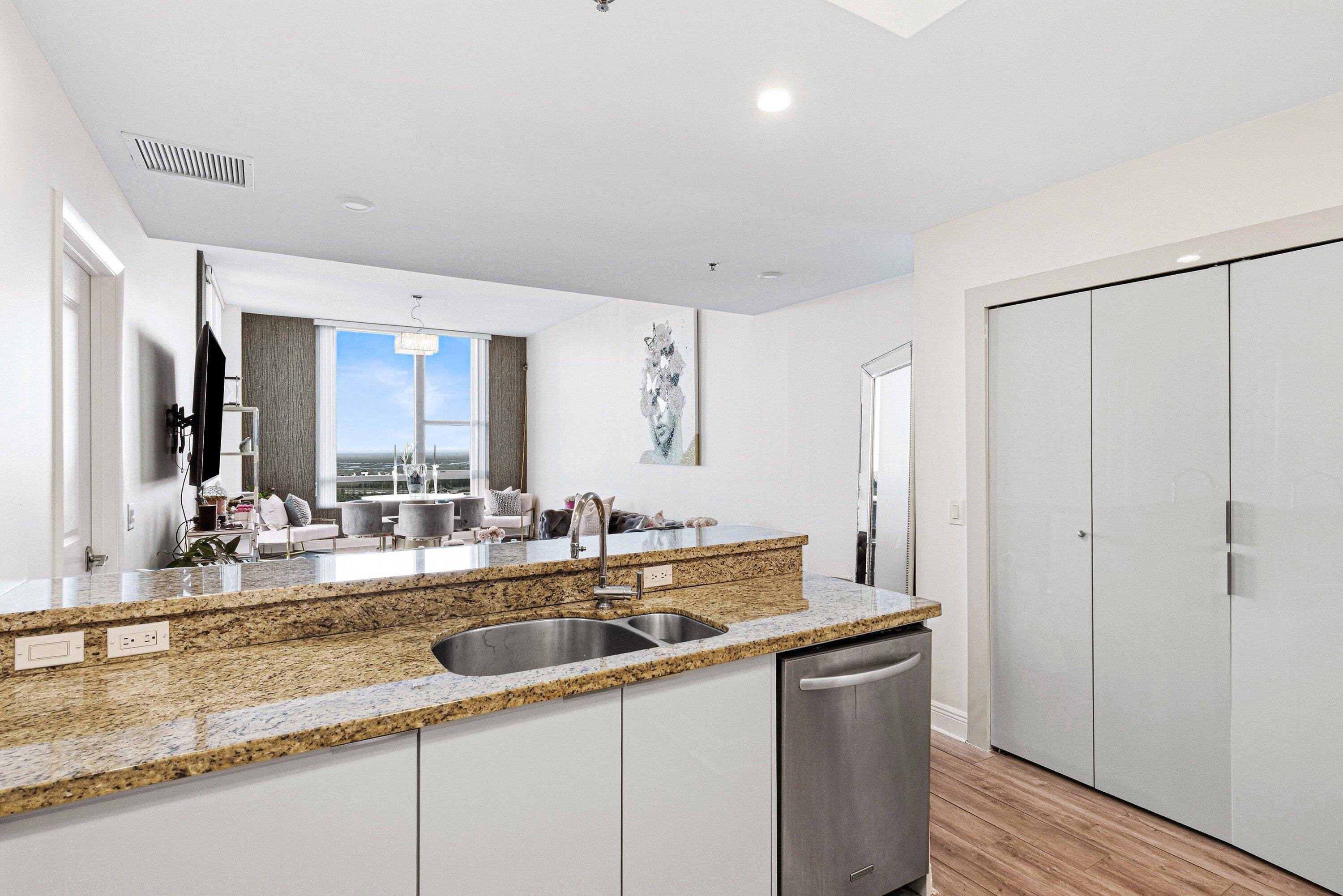 2641 North Flamingo Road, Unit 2701N Sunrise, FL 33323 - Photo 9 of 38 010-2641NorthFlamingoRoad-Plantation-FL-