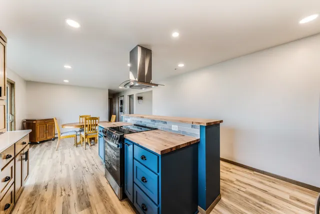 $440,000 | W1008 County Rd JJ, Kaukauna, WI 54130