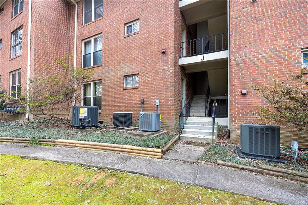 1111 Clairemont Avenue, Unit J2 Decatur, GA 30030 - Photo 19 of 22