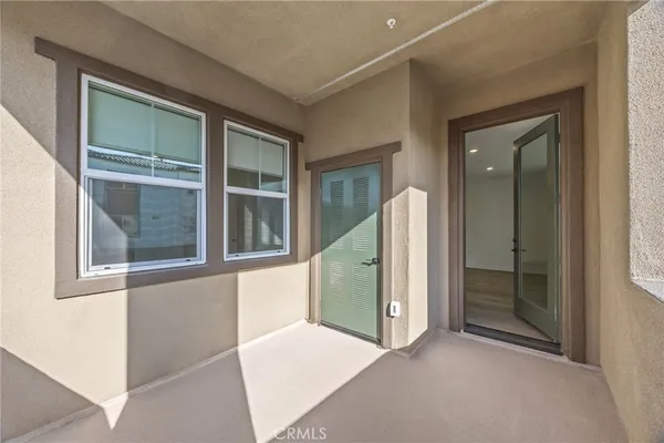 a view of livingroom with furniture