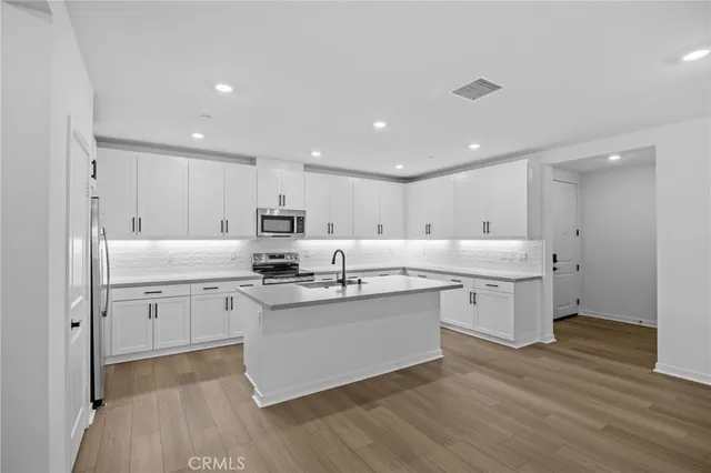 $3,400 | 6137 Valentina Way, Unit 201, Eastvale, CA 92880