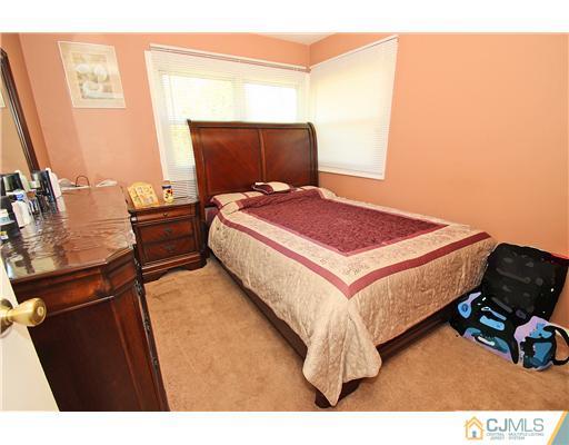 19 New Road Kendall Park, NJ 08824 - Photo 17 of 21