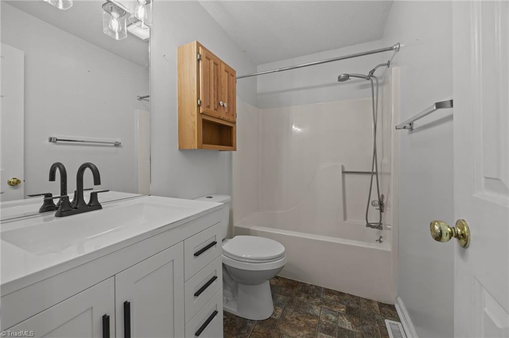 7410 Friendship Ledford Road Winston-Salem, NC 27107 - Photo 16 of 41