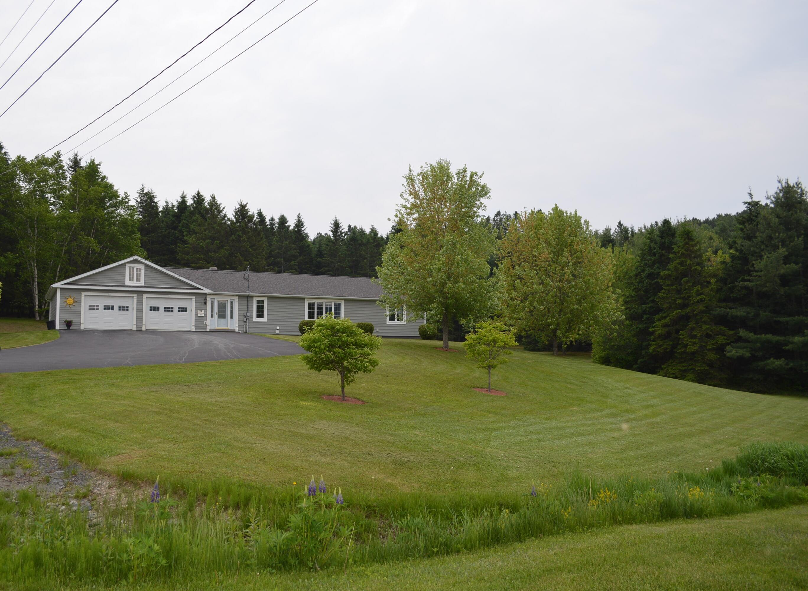 25 Pine Street Fort Kent, ME 04743 - Photo 2 of 32 House and front yard