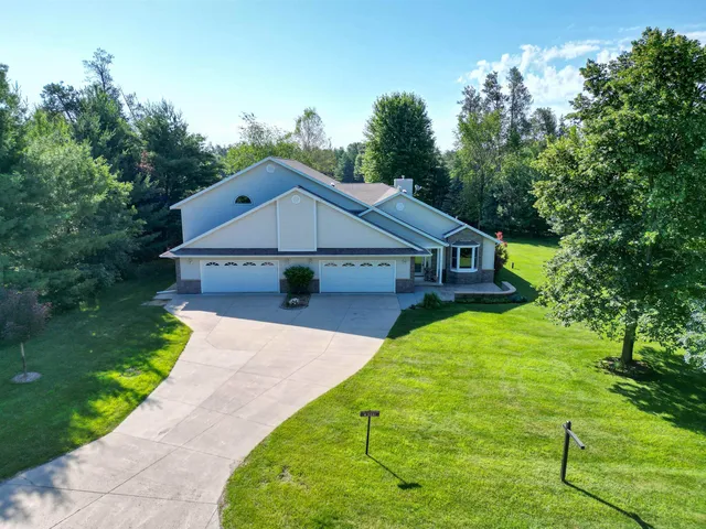 $743,999 | W5281 North Osprey Drive, New Lisbon, WI 53950
