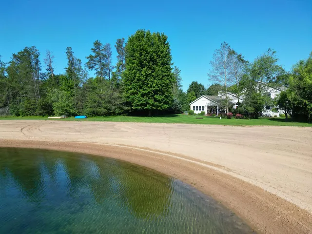 $743,999 | W5281 North Osprey Drive, New Lisbon, WI 53950