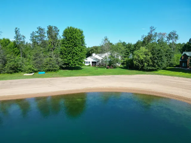 $743,999 | W5281 North Osprey Drive, New Lisbon, WI 53950