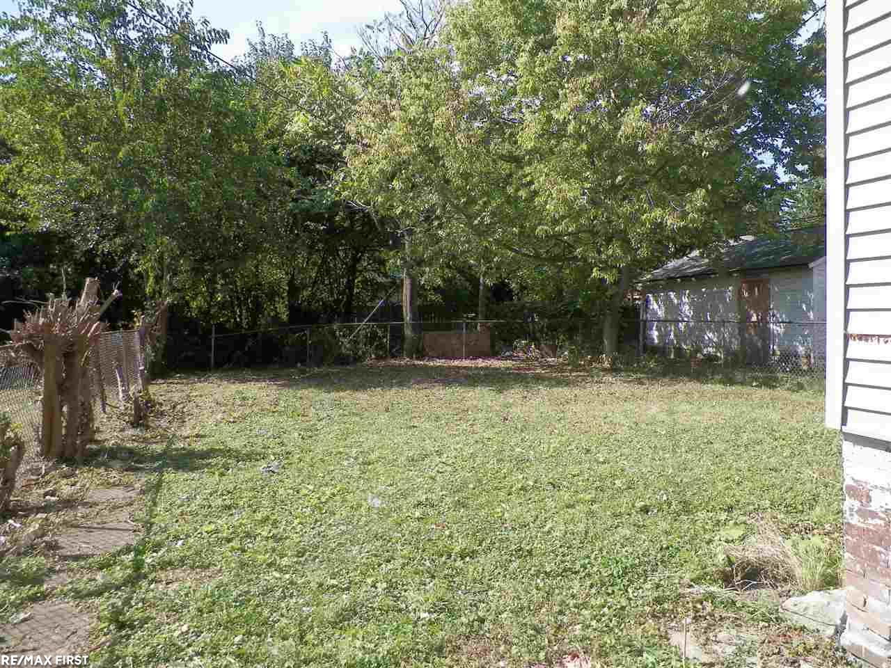 7449 Kipling Avenue Detroit, MI 48206 - Photo 5 of 23 31332799-4.JPG