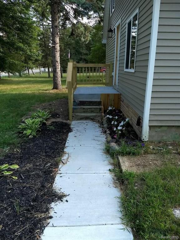 2387 North Linden Road Flushing, MI 48433 - Photo 10 of 14