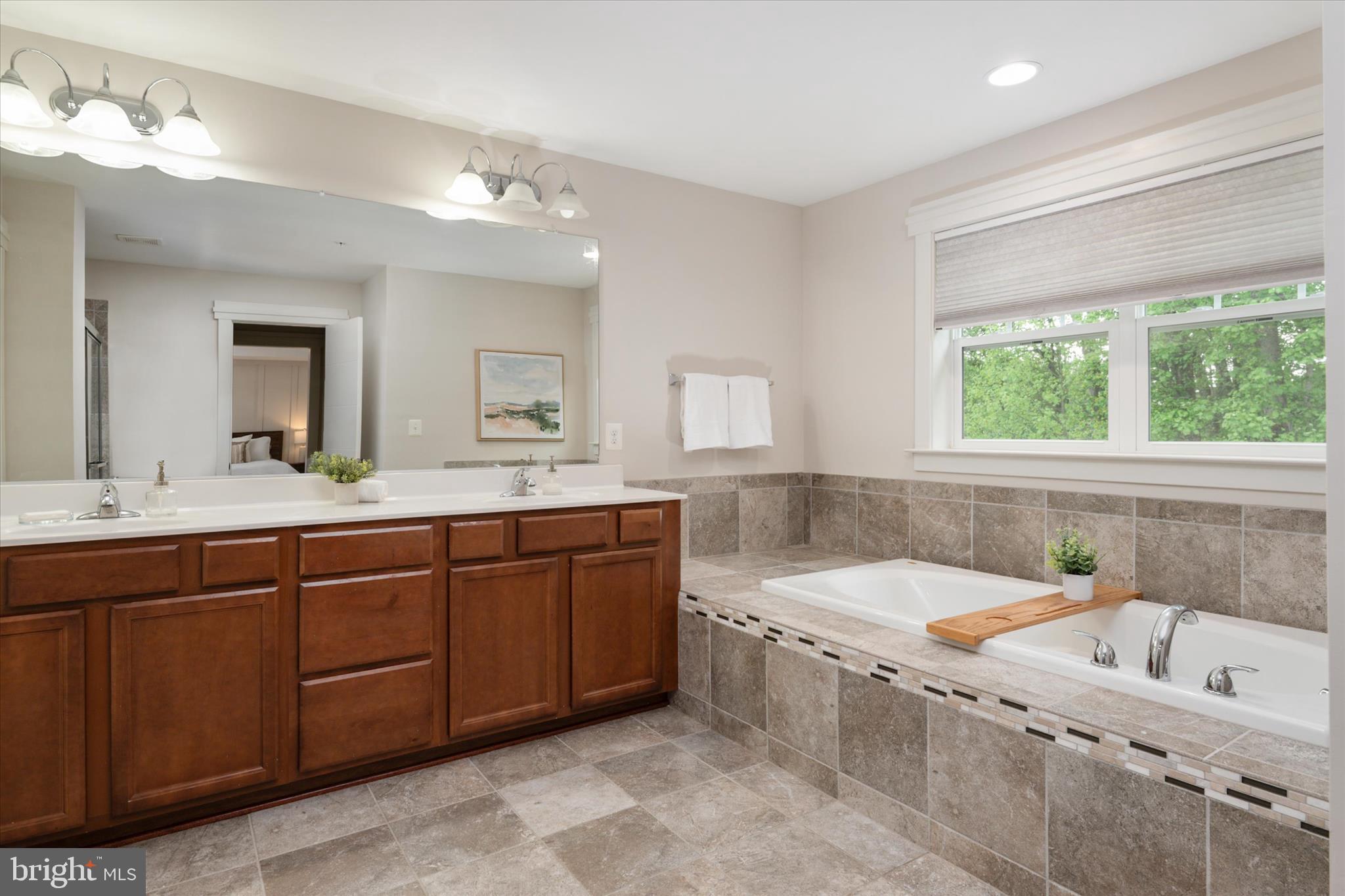 825 Sebastian Lane Crofton, MD 21114 - Photo 27 of 78 Primary Ensuite