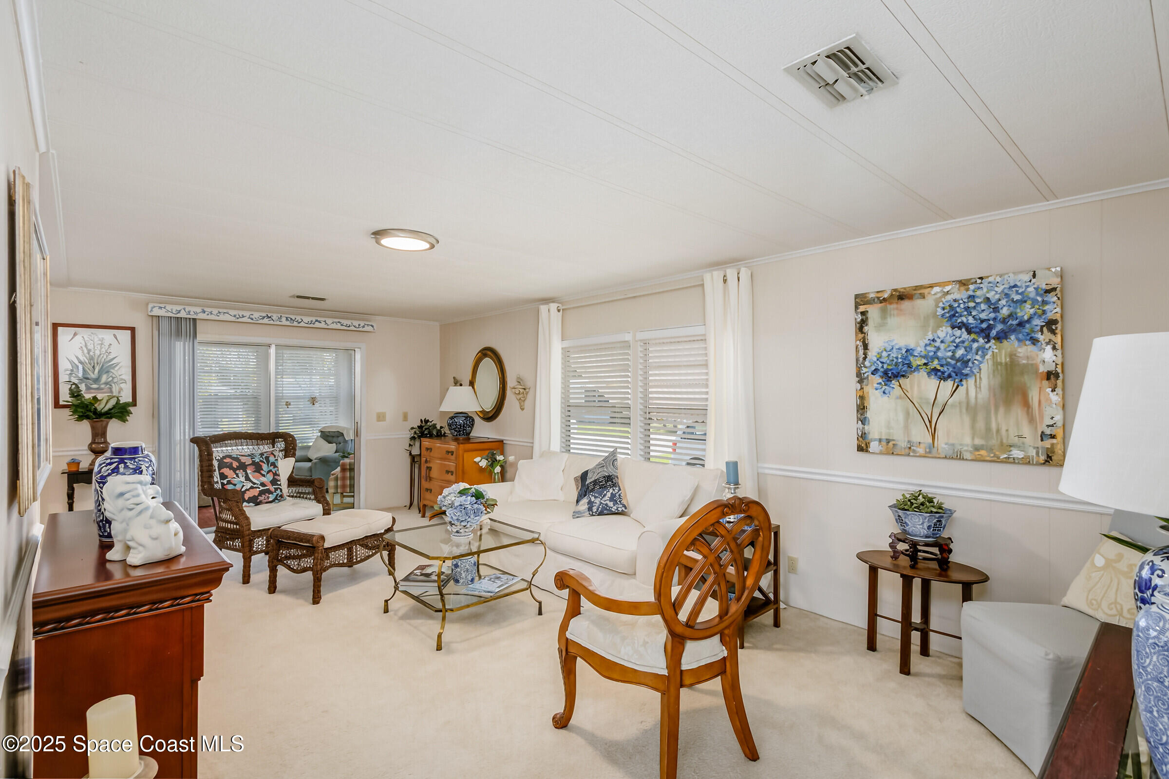 520 Ruth Circle Melbourne, FL 32904 - Photo 12 of 25 520 Ruth Living room