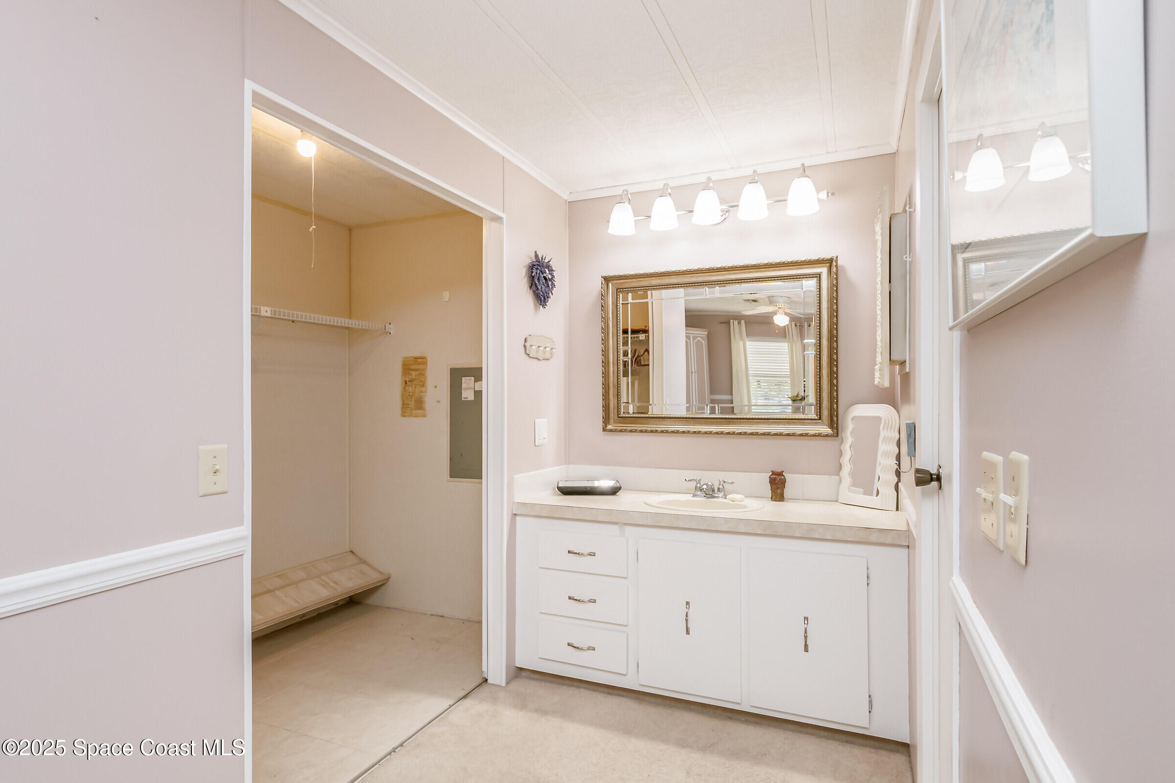 520 Ruth Circle Melbourne, FL 32904 - Photo 17 of 25 520 Ruth Ensuite
