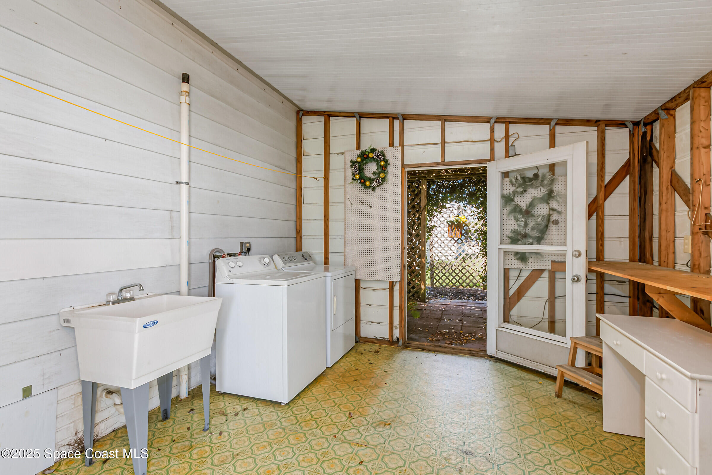 520 Ruth Circle Melbourne, FL 32904 - Photo 20 of 25 520 Ruth Washr Dryer