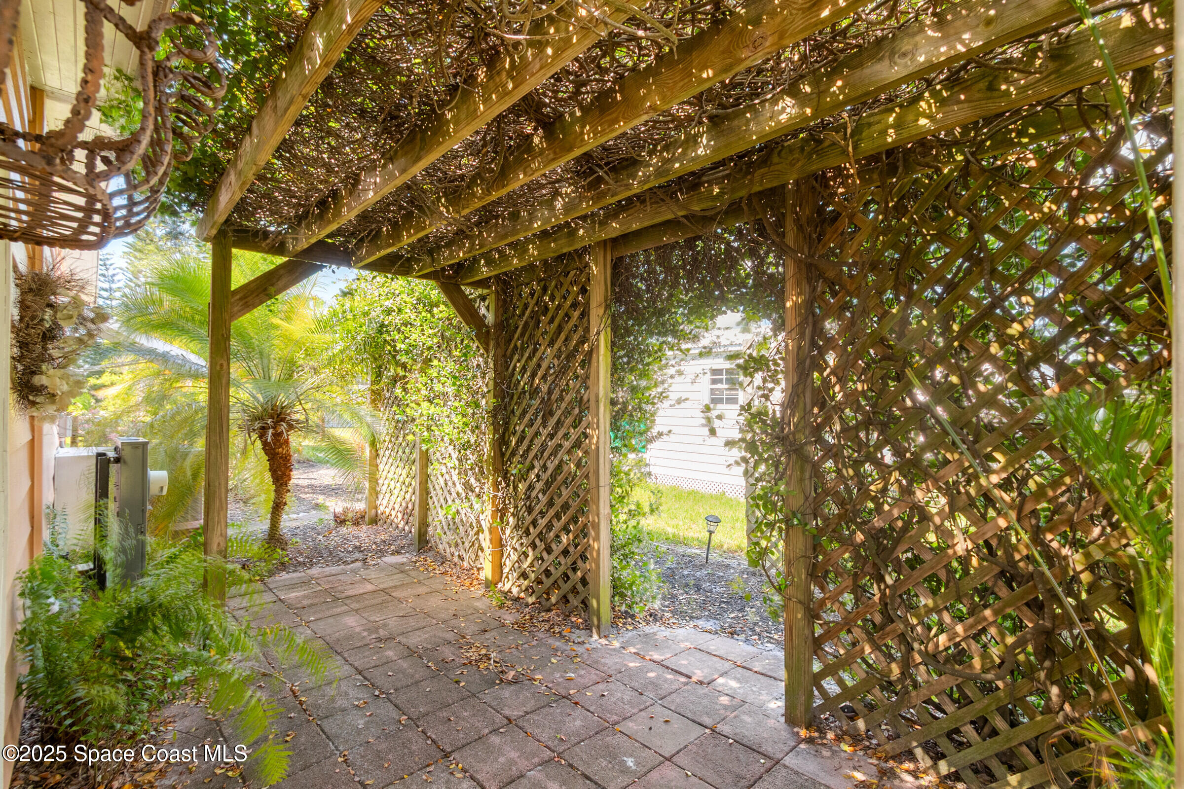 520 Ruth Circle Melbourne, FL 32904 - Photo 6 of 25 520 Ruth back patio