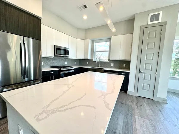 $3,166 | 401 West 25th Street, Unit 1144, Houston, TX 77008