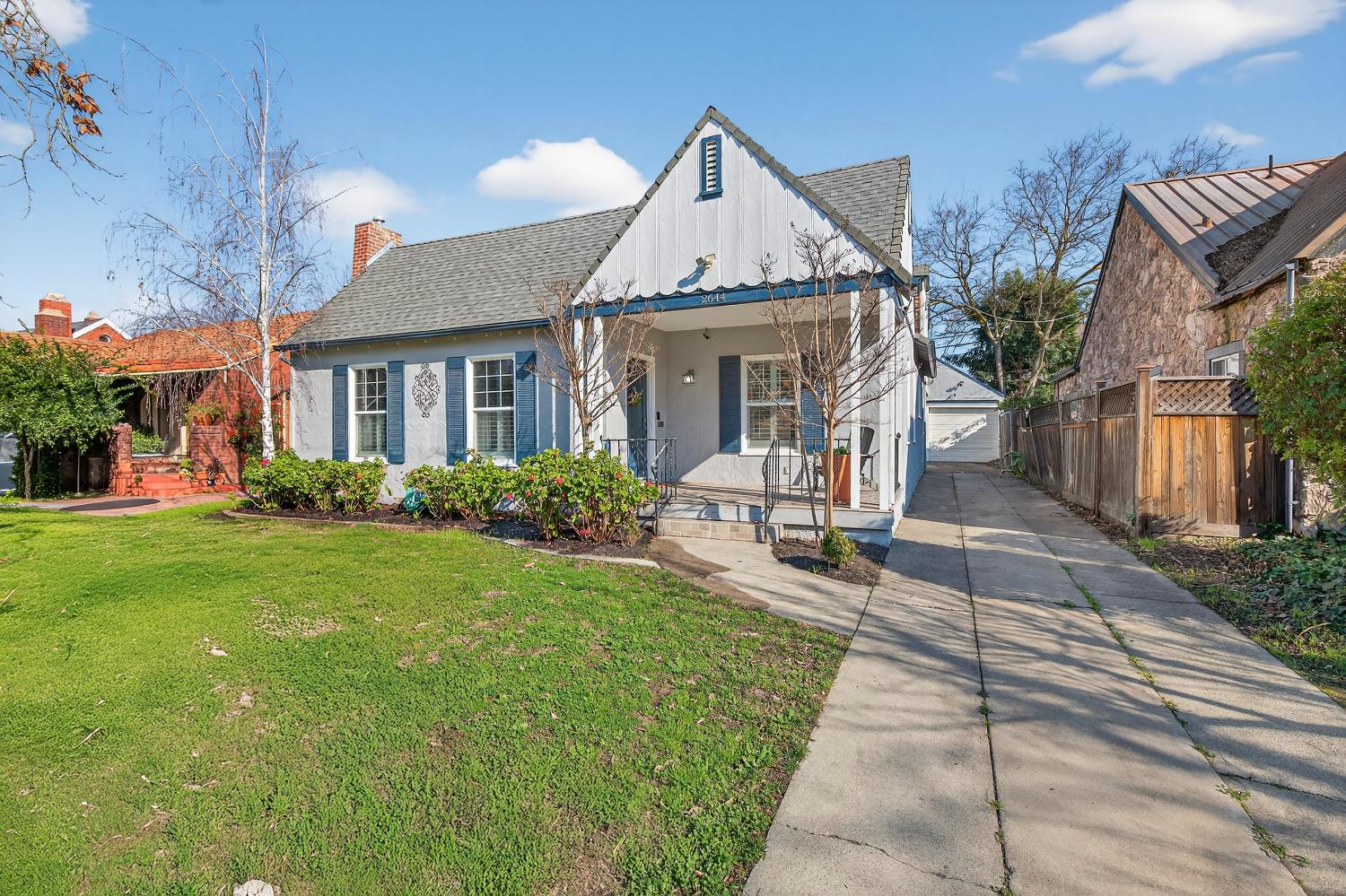 2644 Crafton Way Stockton, CA 95204 - Photo 2 of 50 a front view of house with yard