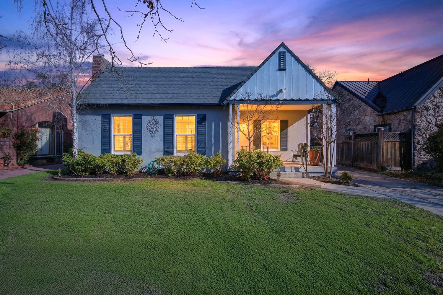2644 Crafton Way Stockton, CA 95204 - Photo 3 of 50 a front view of house with a garden
