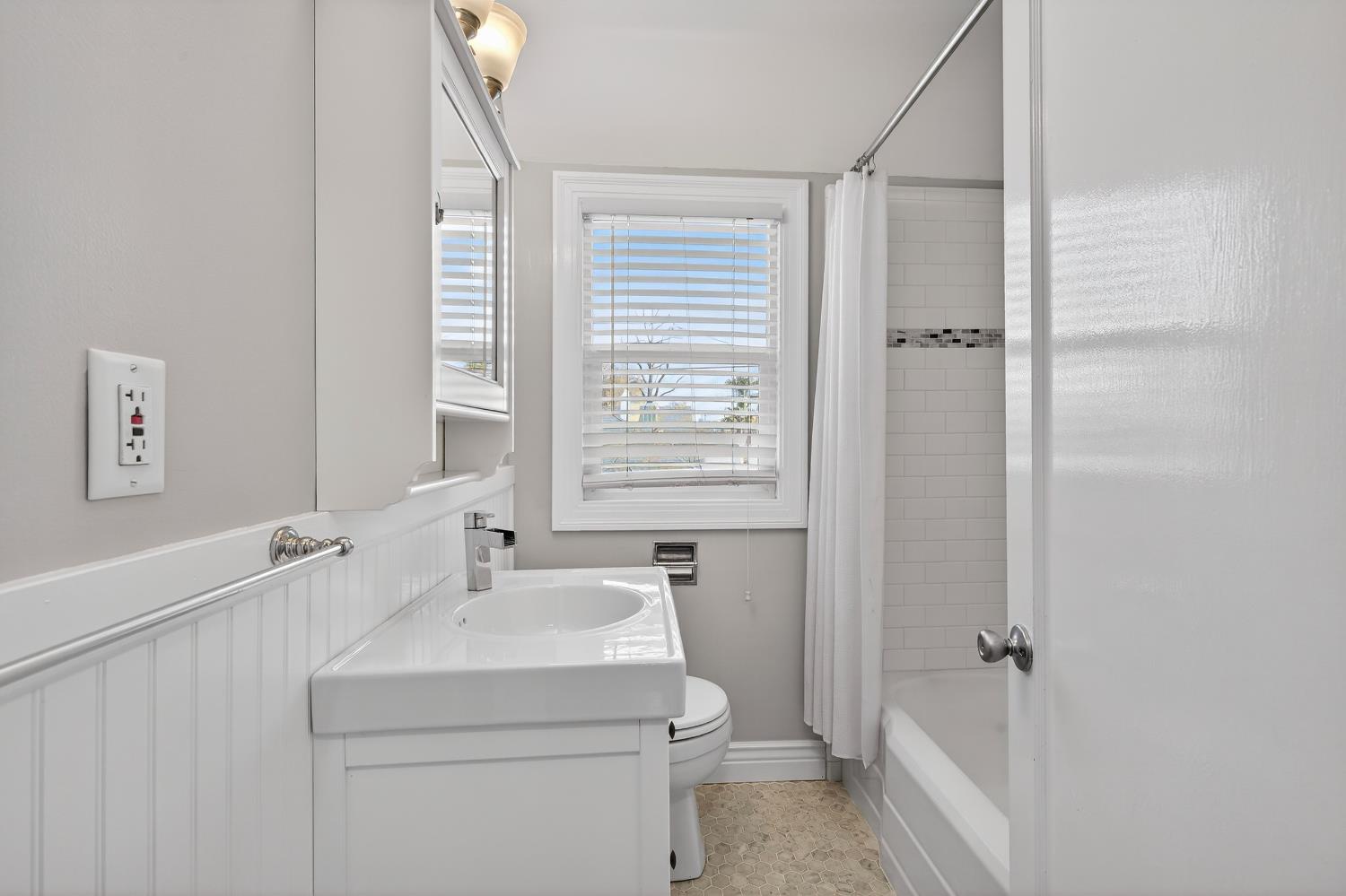 2644 Crafton Way Stockton, CA 95204 - Photo 31 of 50 a bathroom with a sink toilet and shower