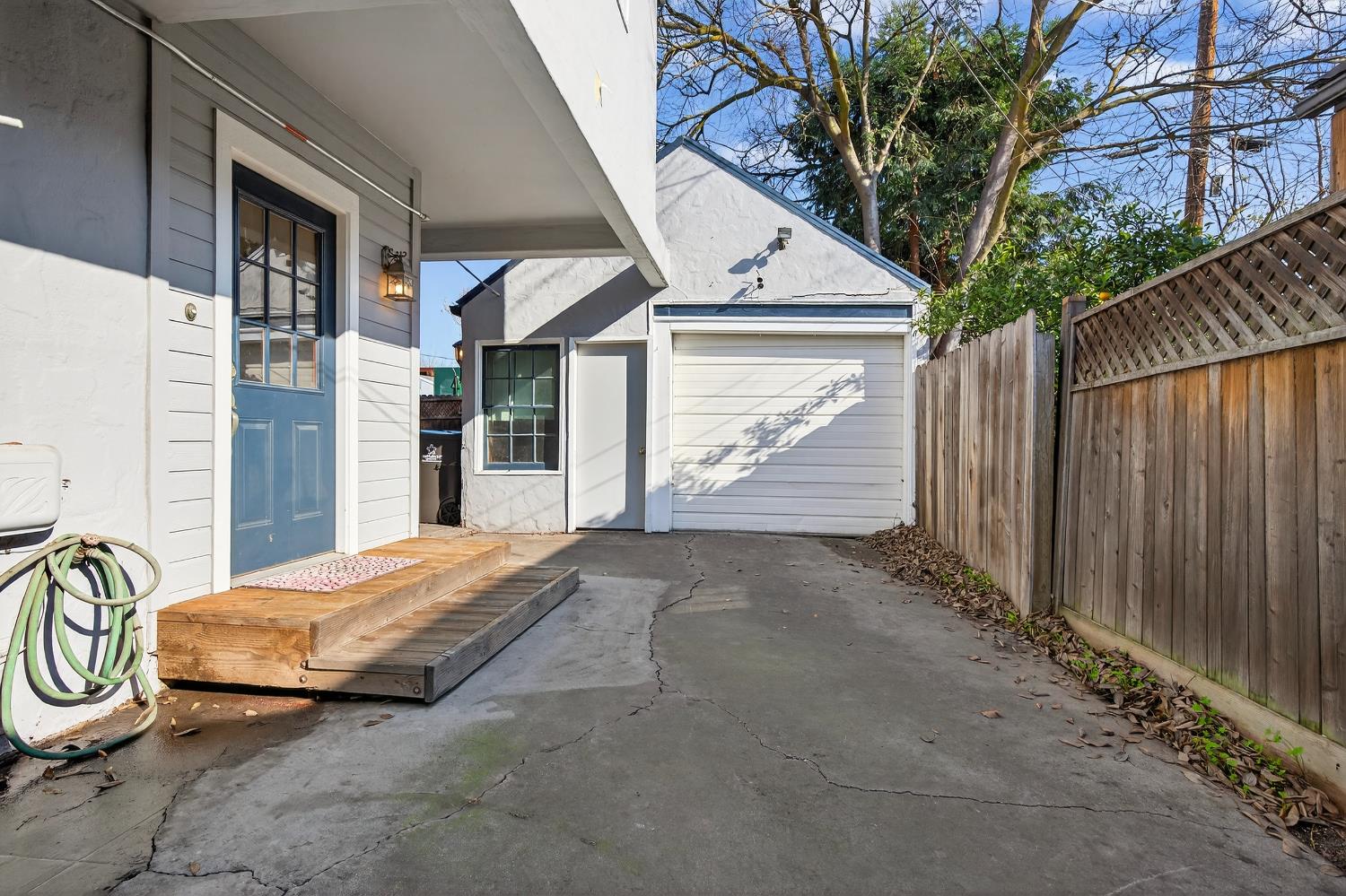 2644 Crafton Way Stockton, CA 95204 - Photo 41 of 50 a view of front door and porch with seating space