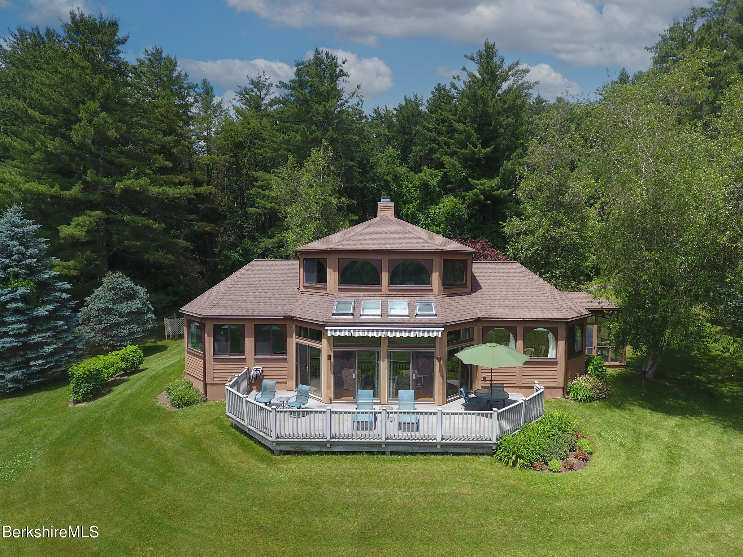 19 Hawthorne Road, Unit HV 17 Stockbridge, MA 01262 - Photo 1 of 53 HILL TOP VILLA #17