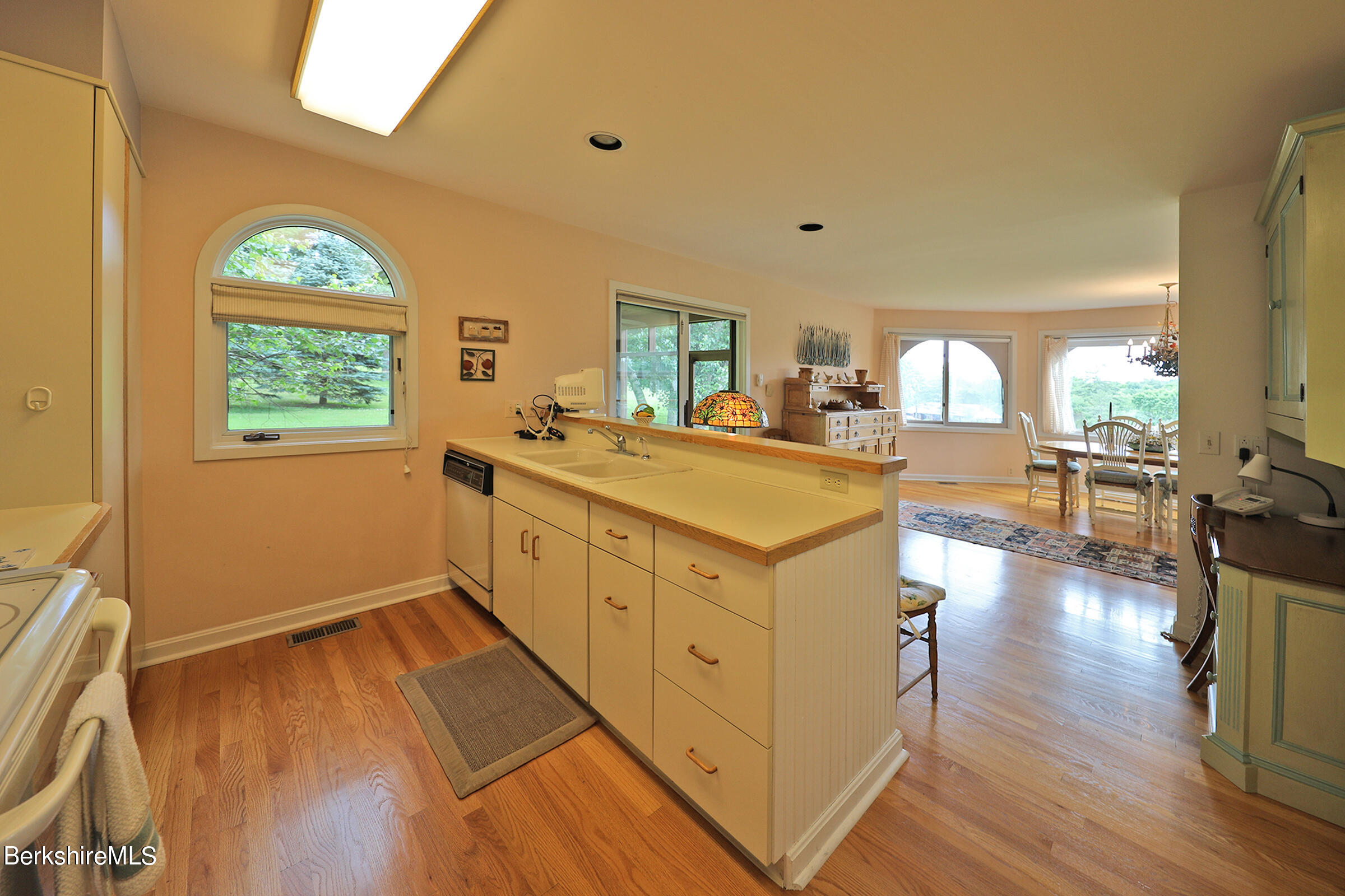 19 Hawthorne Road, Unit HV 17 Stockbridge, MA 01262 - Photo 20 of 53 KITCHEN TO DINING
