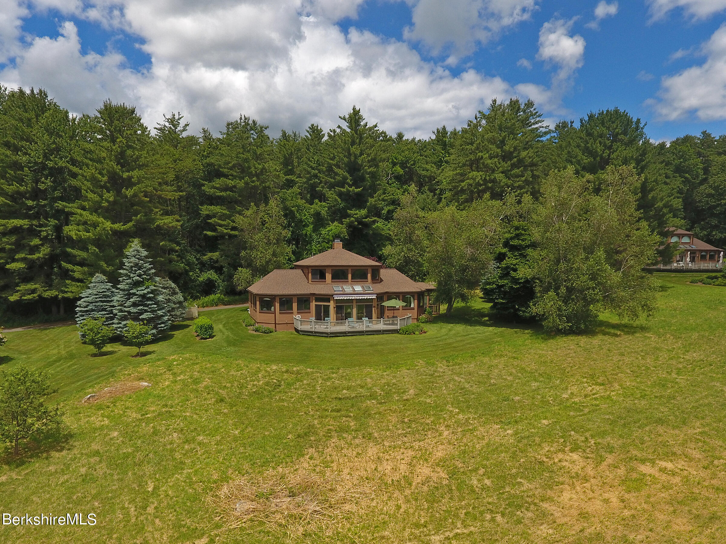 19 Hawthorne Road, Unit HV 17 Stockbridge, MA 01262 - Photo 2 of 53 HILL TOP VILLA 17