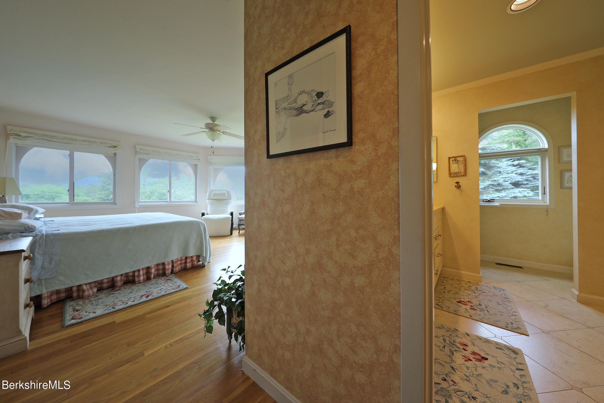 19 Hawthorne Road, Unit HV 17 Stockbridge, MA 01262 - Photo 27 of 53 PRIMARY EN SUITE
