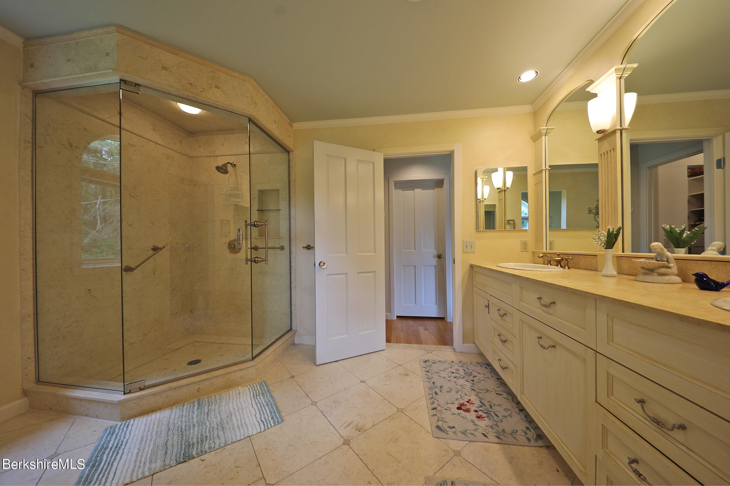 19 Hawthorne Road, Unit HV 17 Stockbridge, MA 01262 - Photo 29 of 53 PRIMARY BATHROM