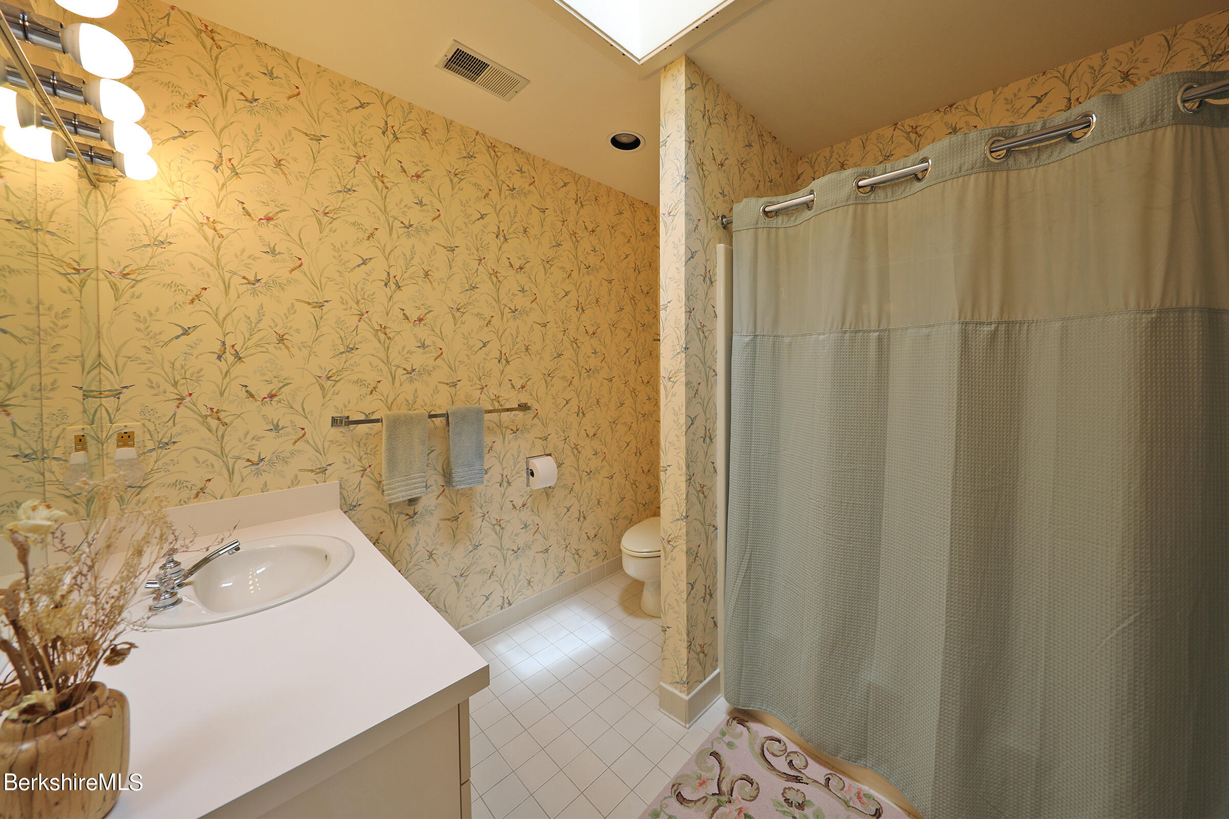 19 Hawthorne Road, Unit HV 17 Stockbridge, MA 01262 - Photo 36 of 53 GUEST BATH