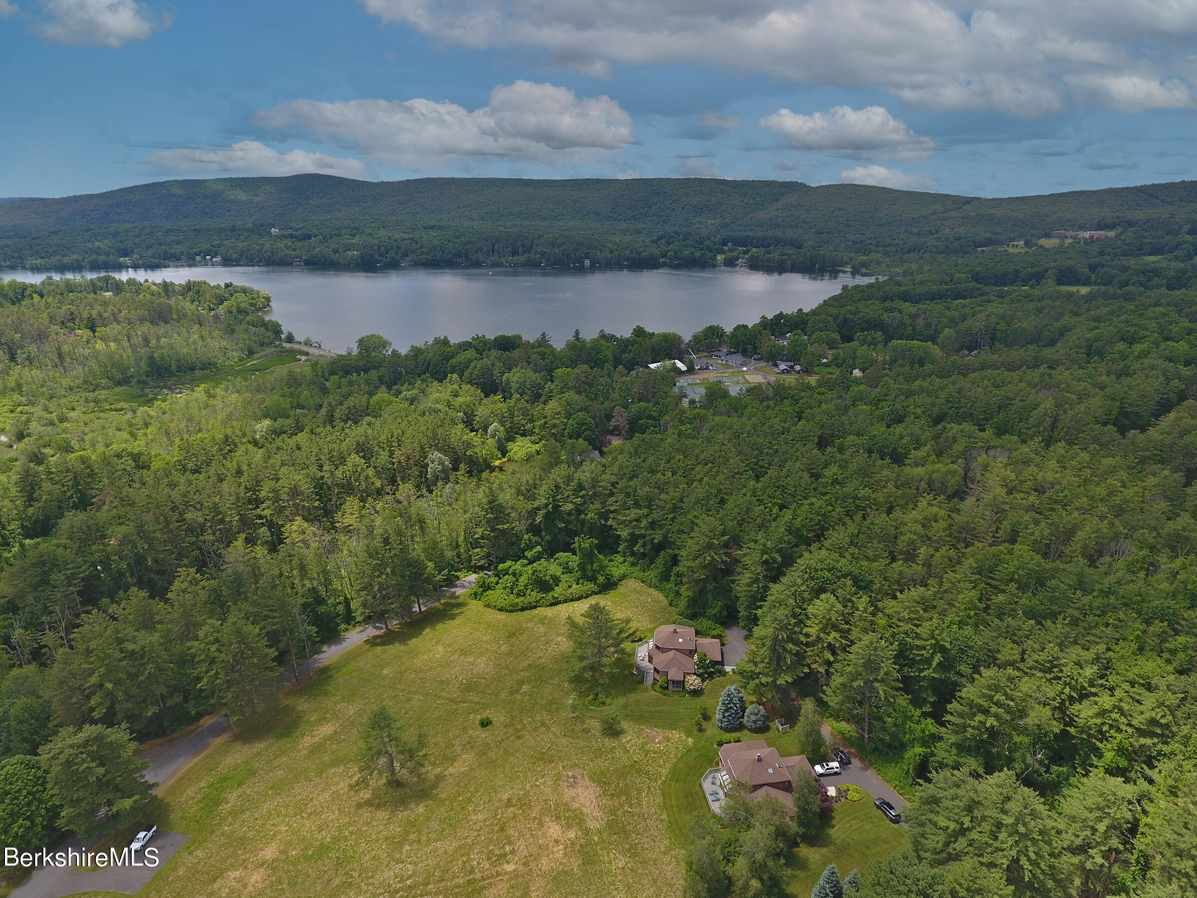 19 Hawthorne Road, Unit HV 17 Stockbridge, MA 01262 - Photo 4 of 53 THE BERKSHIRE HILLS & STOCKBRIDGE BOWL
