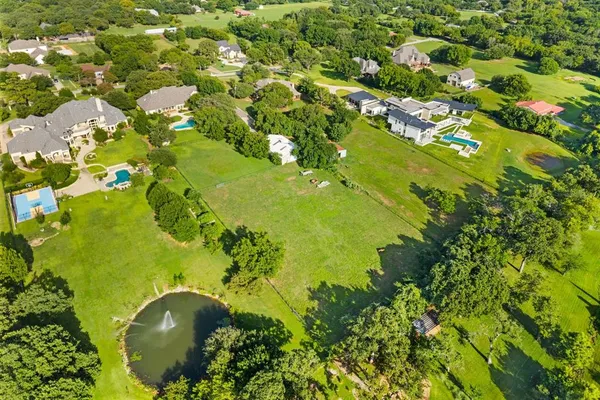 a view of a yard