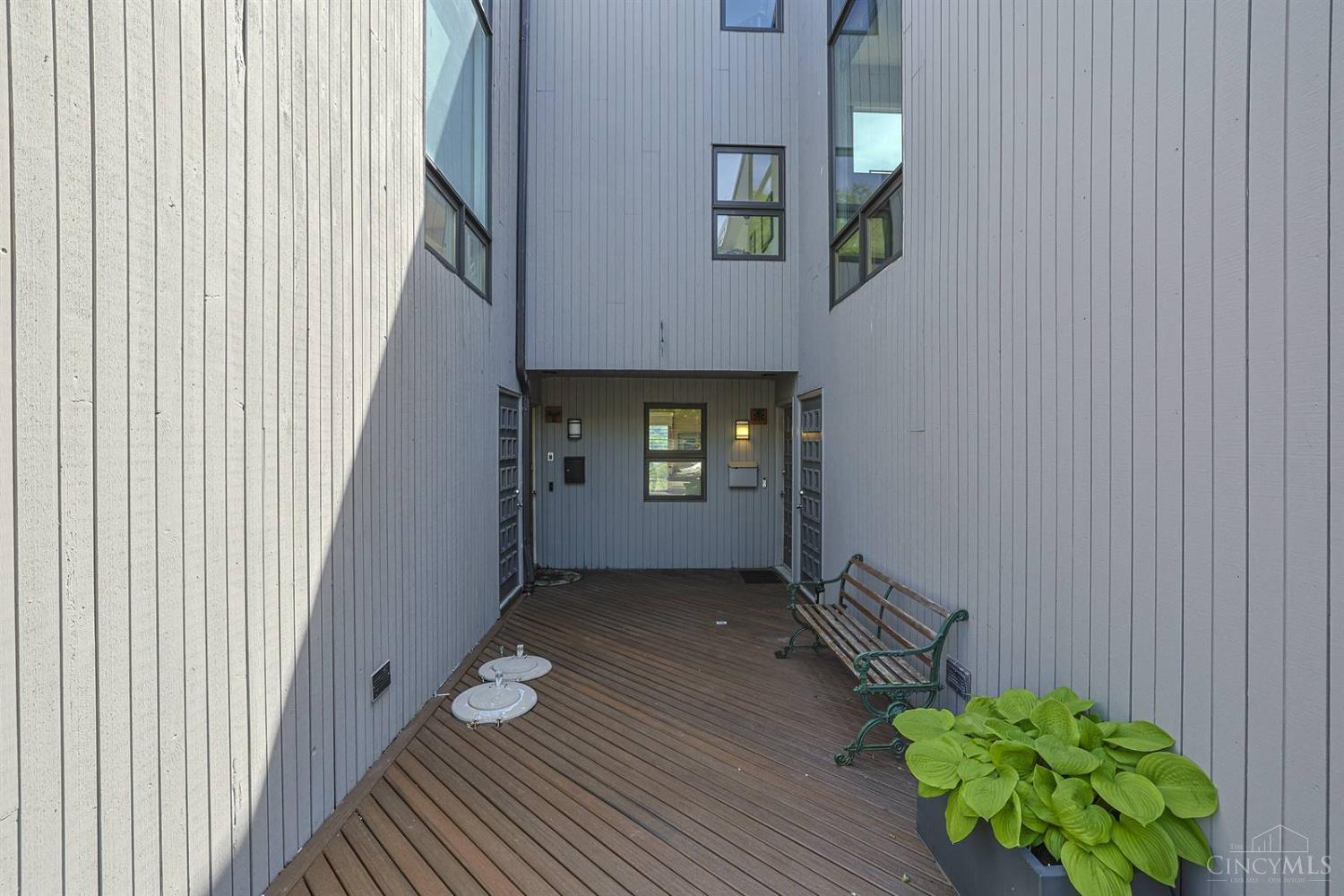 1022 Hatch Street Cincinnati, OH 45202 - Photo 3 of 50
