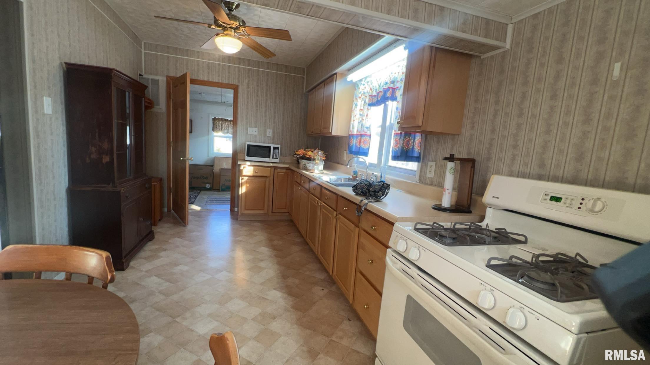 606 South State Street Christopher, IL 62822 - Photo 11 of 20 Gallery Image 11