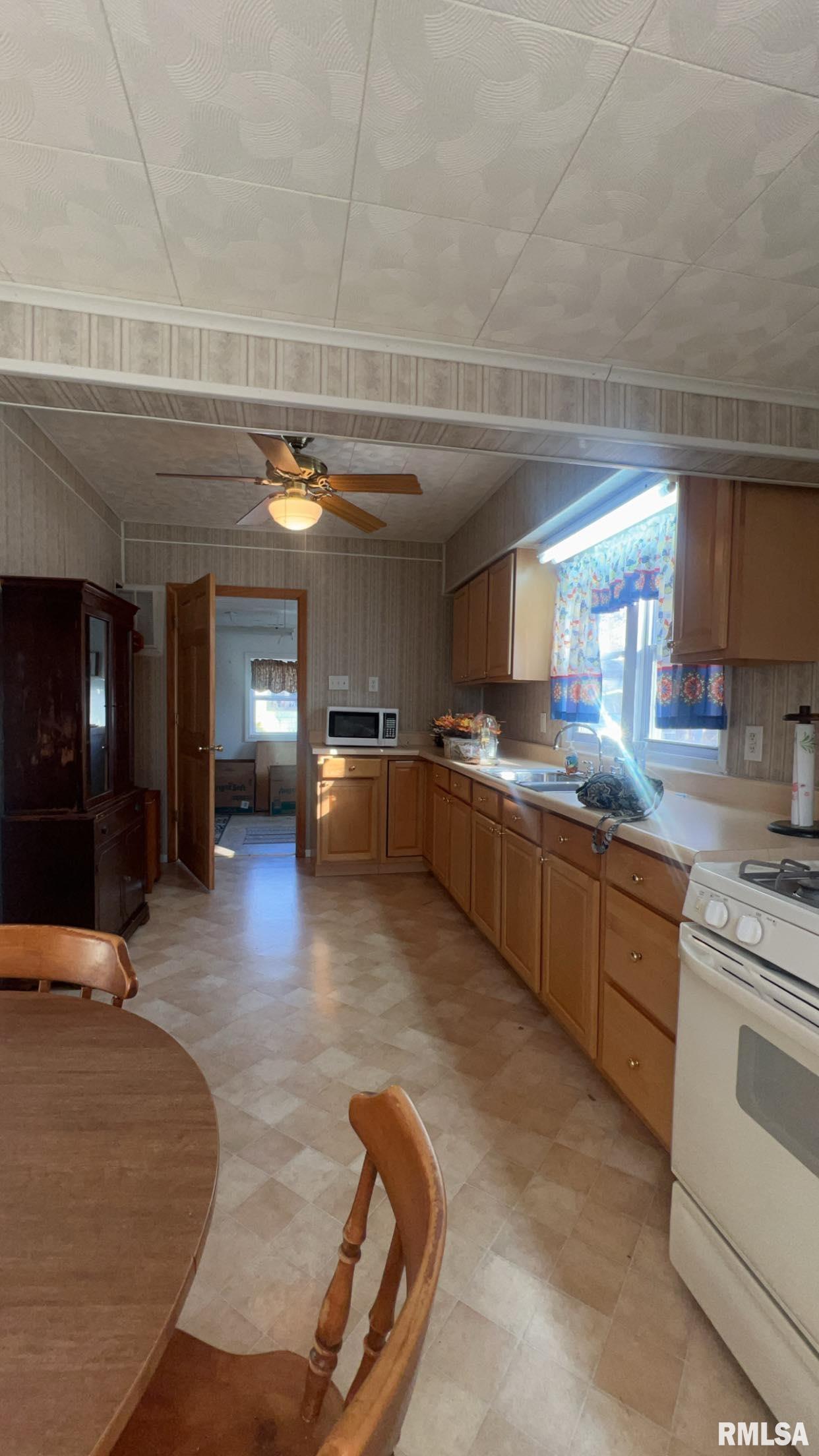 606 South State Street Christopher, IL 62822 - Photo 12 of 20 Gallery Image 12