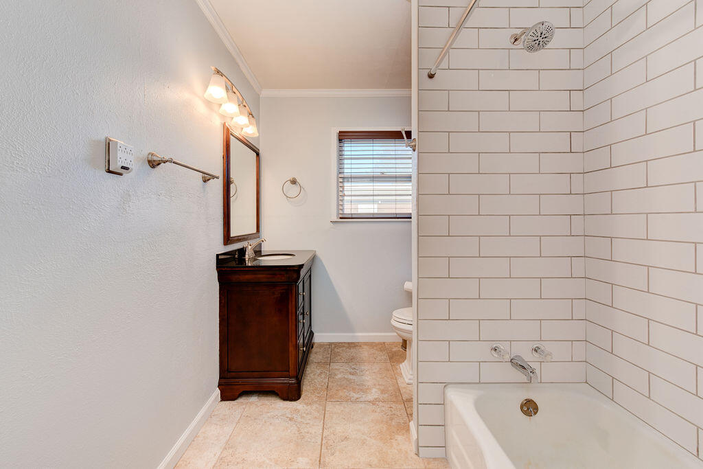 4406 26th Street Lubbock, TX 79410 - Photo 13 of 22 a bathroom with a bathtub
